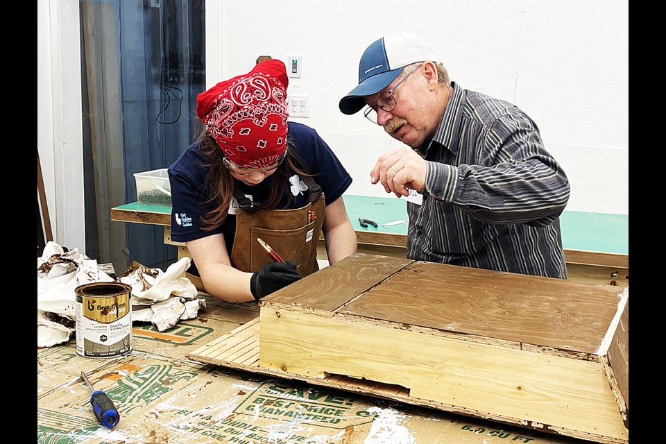 1st Innisfail Pathfinders members build bat houses for National Service Project